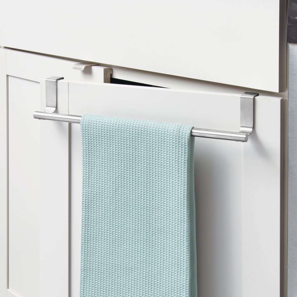 how high should towel bar be