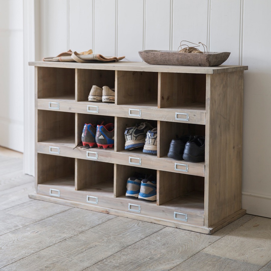 Hallway shoe storage